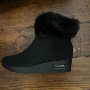 DKNY ABRÍ WEDGE BLACK WOMENS SHOES
